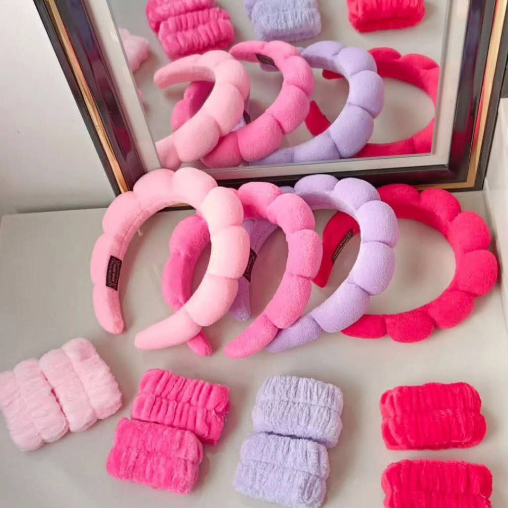 رجع توفرررررر 😍❤️
🌸✨ دلّلي نفسج✨🌸

سيت للعناية 😊 طوق + معاصم 😊
جربـي طوق الشعر ومعاصم اليدين 😍😍 المخصصات للعناية بالبشرة 💆‍♀️💖
طوق يبعد الشعر عن الوجه  
والمعاصم تمنع نزول الماء
وللتمكني بروتين عناية فاخرة 😍🛁🪞

📦 متوفرين بجودة عالية وتصاميم كيوت!
خلي عنايتج بنفسج متكاملة ومن دون تعب 😍 
متوفر ب 6 الوان 🩶🤍🩷🩵💜❤️

#الاصلي 💯✔️

سعر السيت ٥ الاف 
🚘 يوجد خدمة توصيل لجميع محافظات العراق ٤ الاف 🚘


**إذا كنت صاحب هذا الإعلان وتريد حذفه لأي سبب، رجاءا أرسل رسالة إلى الدعم الفني**