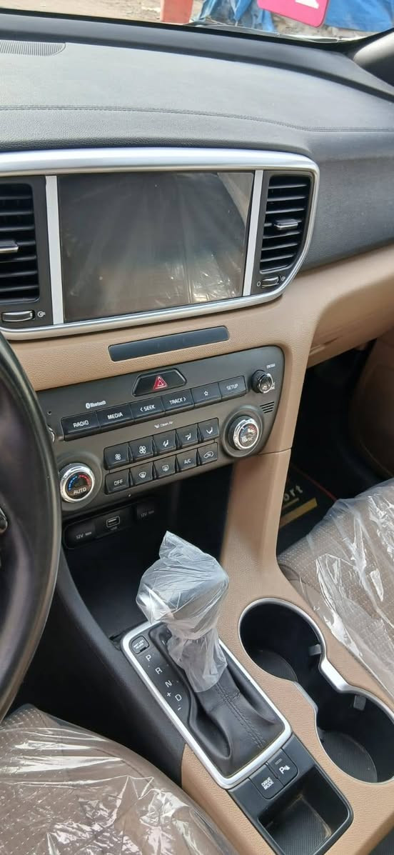 سبورتج موديل 2021 ( خـليـجـي )
 ماشيه 90 بصمه  مكينه 2000 دوش 
ع وضع الشركه بيه رصعه بلجاملغ وشخ
 بلباب مكاني بغداد شارع فلسطين
محرك كير واير بشرط  
سيارة حيل نظيفة كلشي عل بلاد جديد 
سنوية هزة كلشي جديد مدفوع لـ
باسمي السنوية بشرط تحويل وغرامـة
سيارة مابيـها دينار مصرف كامل من كل نواحي
رقم صاحب سيارة ***********
