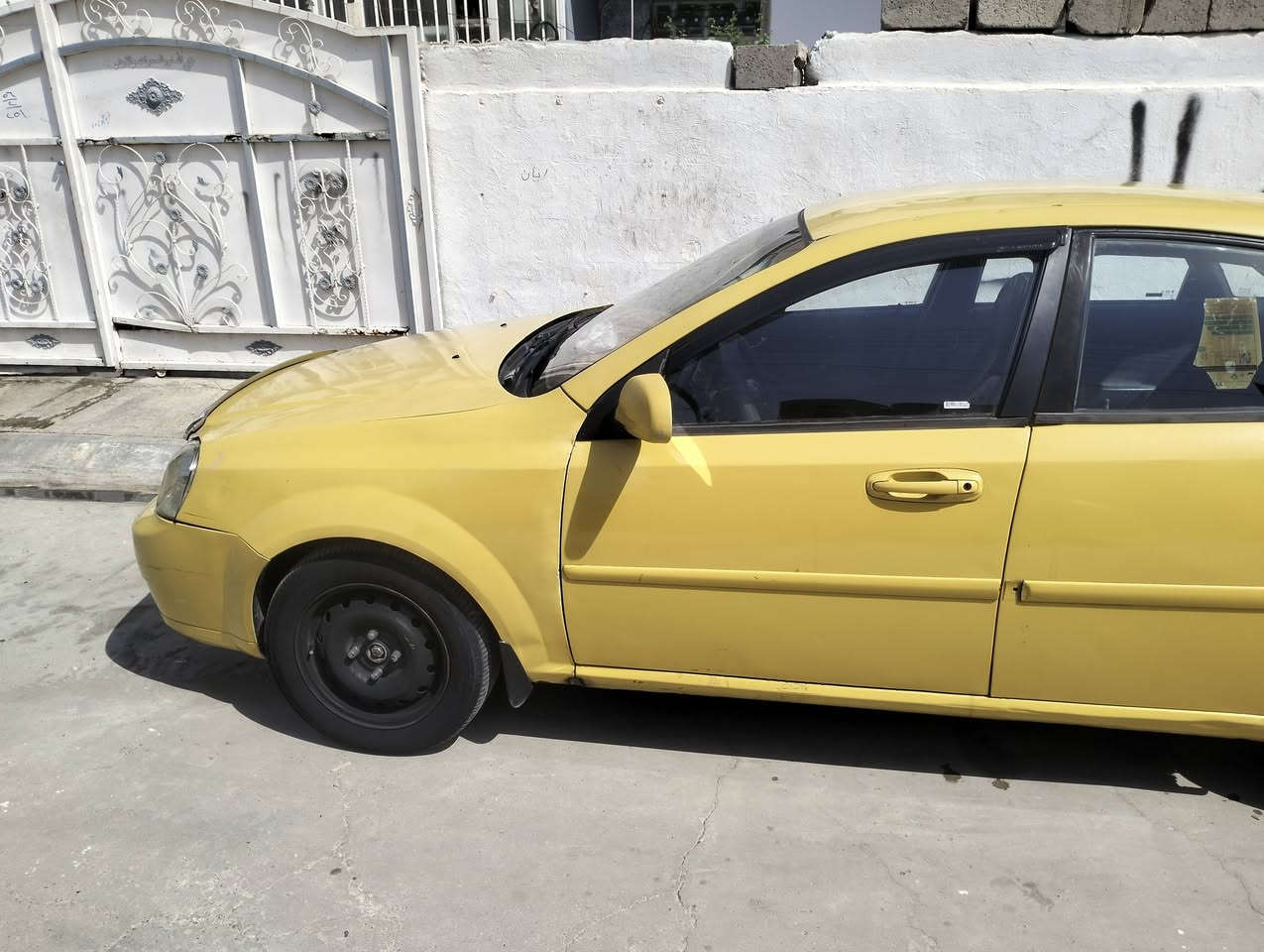 السلام عليكم السيارة موديل 2012 السيارة مكلوبه او الجامرلاغات الاماميه مبدله او الخلفيه بيها معجون او التكمه بيها لحيم او معجون او السقف بي مكان واحد معجون حك اصبع مكان السيارة كركوك كير محرك مابي اي عيب او الشواصي مابيها اي عيب  دفتر بانزين نقابه صفر او شرط التحويل  السعر 48 او بيها مجال ***********
