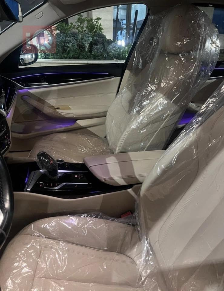 Bmw 520
وكالة العروش2020 

سيارة على ايدي من الاستلام من الشركة 

بدون اي عطل او اشارة او تنبية 

لوحة بغداد 

فتحة السقف 

ستائر جانبية وخلفية 

بصمة 

مسند ذراع

كاميرا خلفية 

رادارات 

نظام تنبيه السائق 

حساسات هواء الاطارات 

مثبت سرعة 

لايتات ليزرية ليد 

كشافات ضباب 

مانع انزلاق 

السعر مناسب 
مكان السيارة بغداد المنصور 
للتواصل واتساب 

***********
