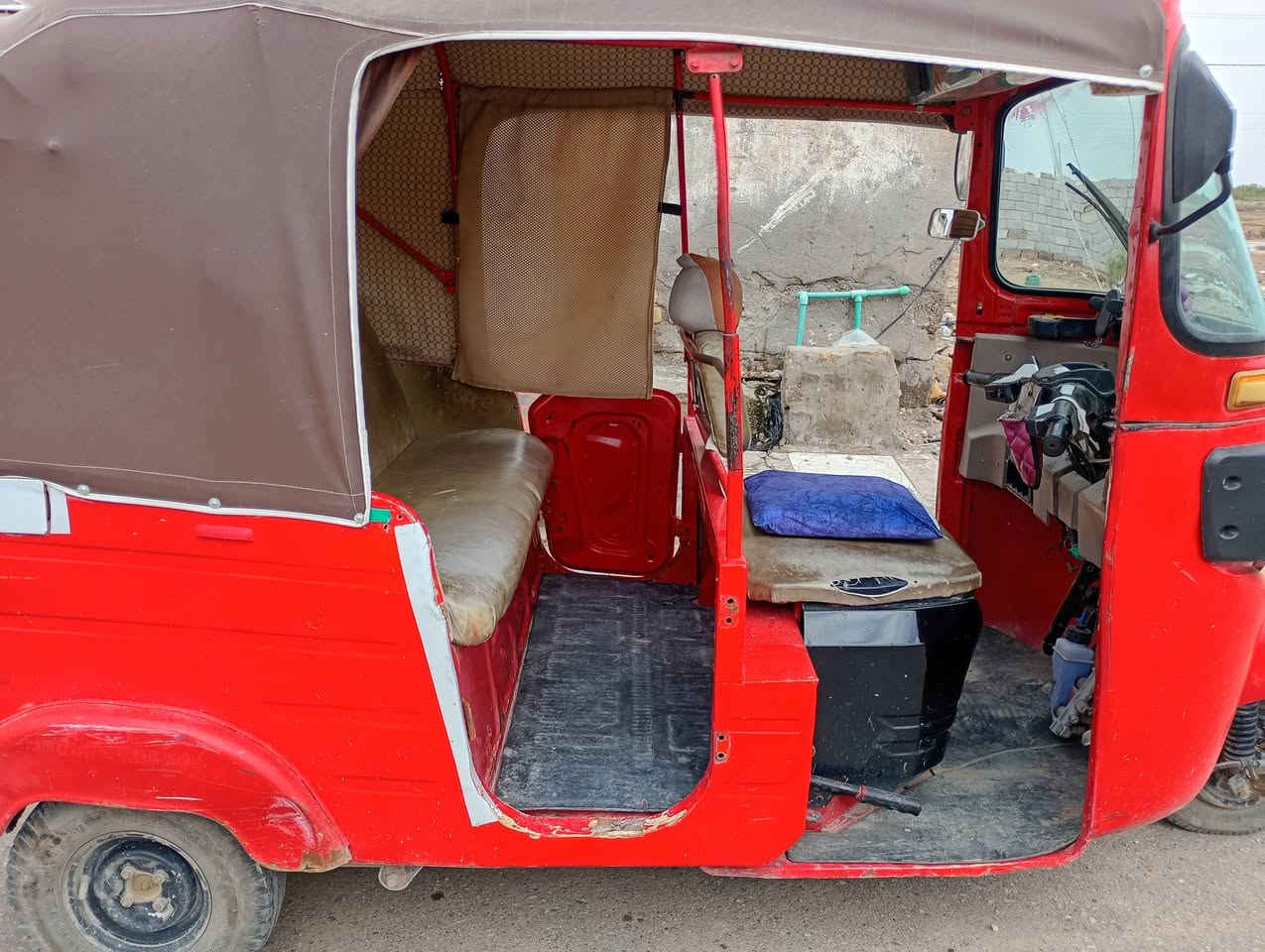 تكتك موديل 18 محركها 20 للبيع سعر 4200 بيها مجال الشراي. اتصال على رقمي. ***********
