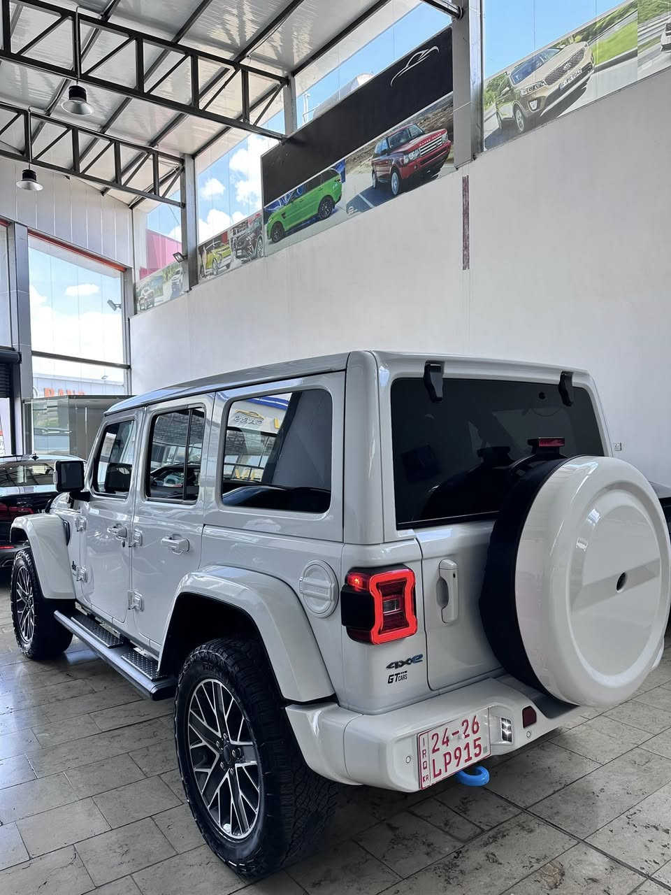 jeep Wrangler haig altitude
رقم السيارة : بدون رقم يترقم محافظات اقليم 

موقع السيارة : دهوك 

نوع السيارة : جيب رانكلر 

موديل السيارة : 2024 

المسافة المقطوعة: 21.000 ميل 

حجم محرك 4 سلندر هايبرد 4XE

مواصفات:  high altitude  فول 1/1 

بصمة تشغيل 

بصمة ابواب 

كراسي تدفئة وجلد كامل 

ستيرن تدفئة 

تشغيل عن بعد 

سقف بانورامي 

تبريد مركزي قطعتين 

دفع رباعي 4*4 

تحكمات تحديد سرعة اوامر صوتية فول 

شاشة كبيرة 

كاميرات عدد 2 امامي وخلفي 

انظمة قيادة hybrid.electric.saev 

تراكشن مانع انزلاق 

نظام اوتو ستوب 

لايت زينون LED

بك لايت LED

حساس خلفي 

رادار مانع تصادم امامي 

رادار نقطة عمياء 

ملاحظات:  بدون صبغ مكفولة كفالة عامة سيارة جديدة 

للأستفسار : 

السعر 38.500$ 

***********

***********
