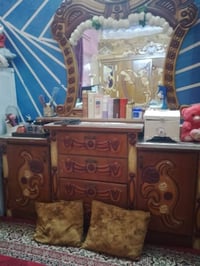 غرفة نوم • ٧ قطع • ٦ باب