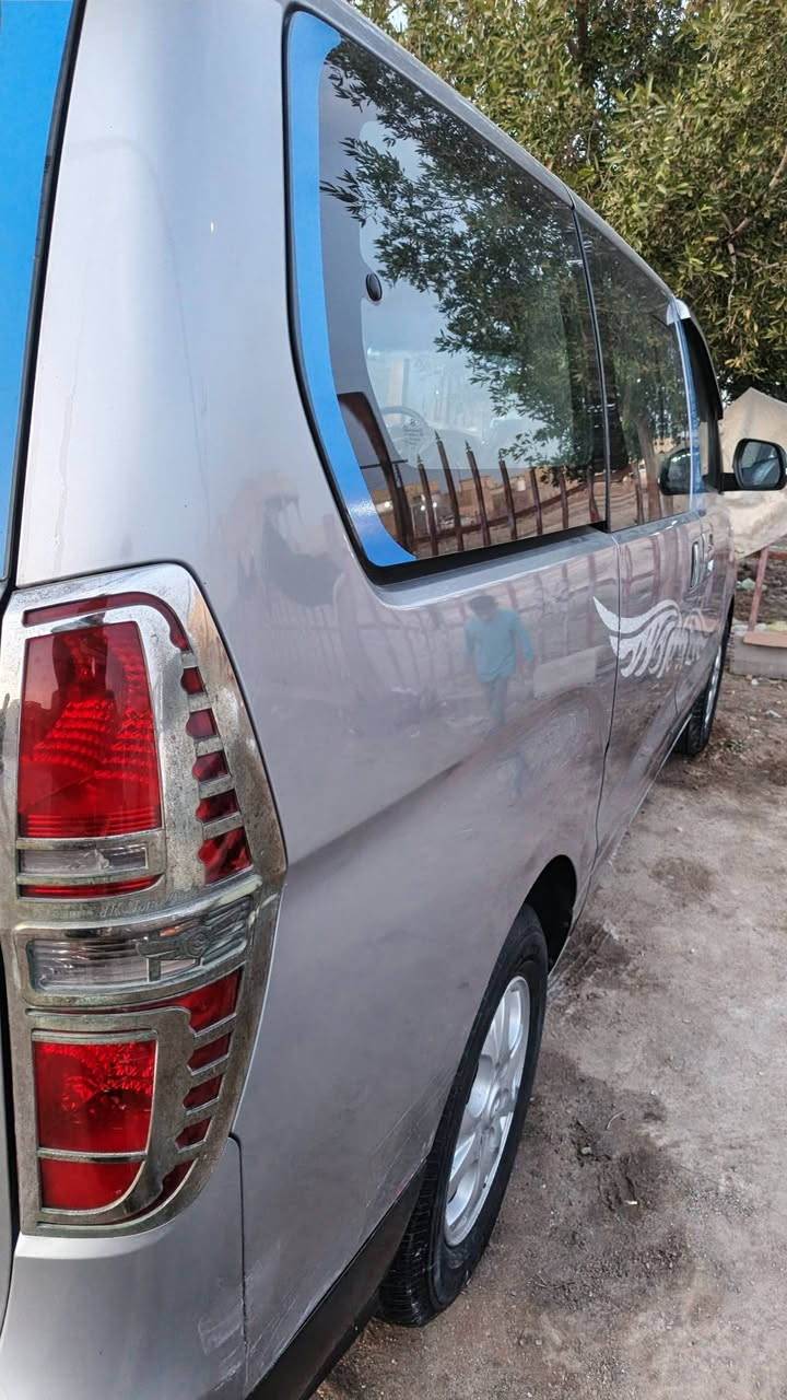 السلام عليكم ستاركس مسكر مكفولة ماعدا الجاملغ الخلفي جه السائق مصفره هيئة وضريبه تخم تاير حداديه تبريد مكانه سوق شيوخ موديل 2014مكينه سبعه باسمي تحويل مباشر سياره جديده وخير من الله ***********
