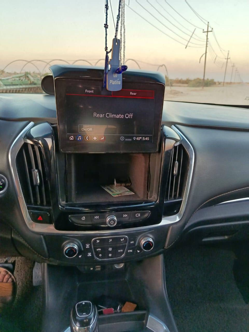 السلام عليكم 
شوفرليت ترافرس للبيع او مراوس أوباما جارجر 
مديل 2020LT
فول مواصفات عدة الفتحة 
محرك 3600كير 9نمر 
بيهة أربعة قطع صبغ 
رقم بصرة 
السيارة ماشية 110الف تقريباً 
رقم بغداد الدولي 
السيارة بسمي تحويل ثاني يوم 
مكان السيارة بصره 
السعر180وبيهة مجال 
***********
