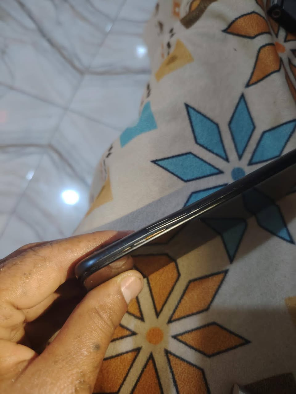 السلام عليكم جهاز ريدمي 9C ذاكرتة 64 معالجة هيليوجي 35 رامة 4  البطارية 5000mAh كامرتة الخلفية 13+الامامية 5 مبدل بي ايسي +بي انتفاخ بلبطارية قليل مثلما واضح بل صورة سعر الجهاز 65 وبي مجال مستلزماتة فقط واير شحن***********
