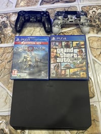 بلي 4 سلم للبيع + العاب ثنين gta5 + god of war + يو بي اس + جوستكات ثن...