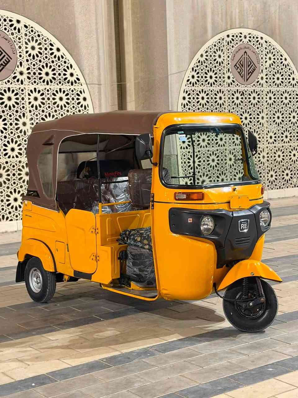 سلام عليكم تكتك للبيع موديل 22 كفاله عامه مرقم تحويل ثاني يوم بيه  ضربه بل الغد الخلفي راجع على بارد مكاني بغداد مدينه صدر سعر 9500بيه مجال حك جيه ***********توصل وتساب أو تصال
