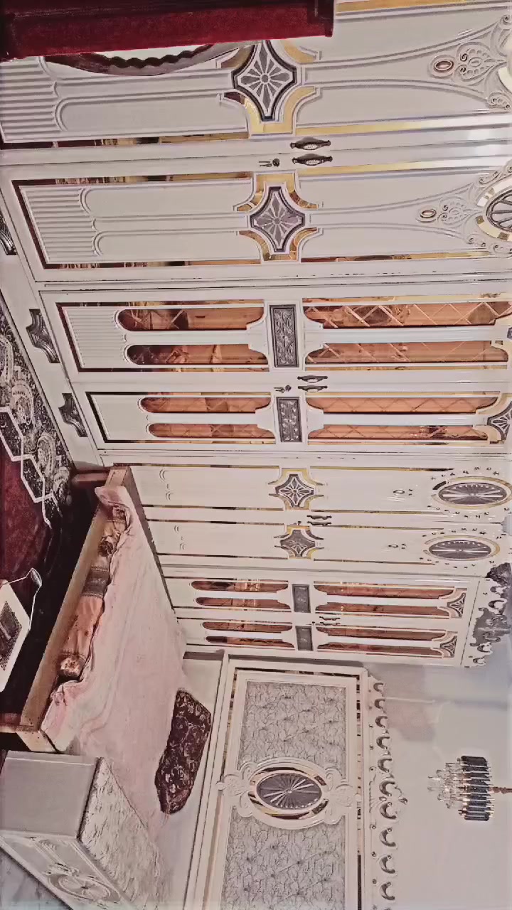 السلام عليكم ،، غرفه اخشاب جديده ما مستعمله صارله ,8 اشهر غرفه جديده كلش ونضيفه مكاني بغداد مدينه الصدر ***********
