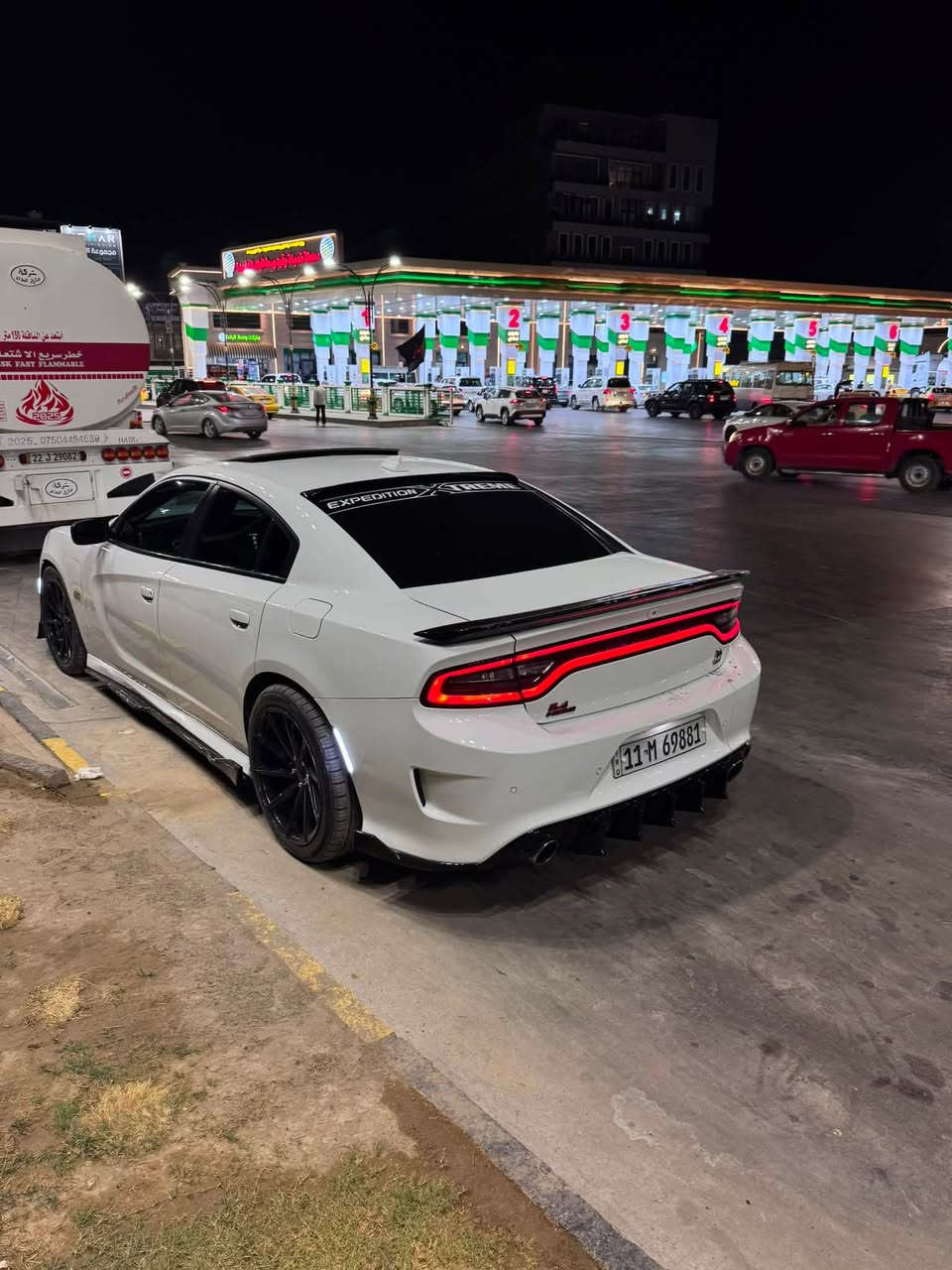 سلام عليكم الي بنفسة هل حلوة اليوم موجود ببغداد يحب يجي يشوفها srt 6.4  بنيد صبغ فقط بيع او مراوس
 بشي اقل حسب لقناعه 
*********** والخاص مفتوح
