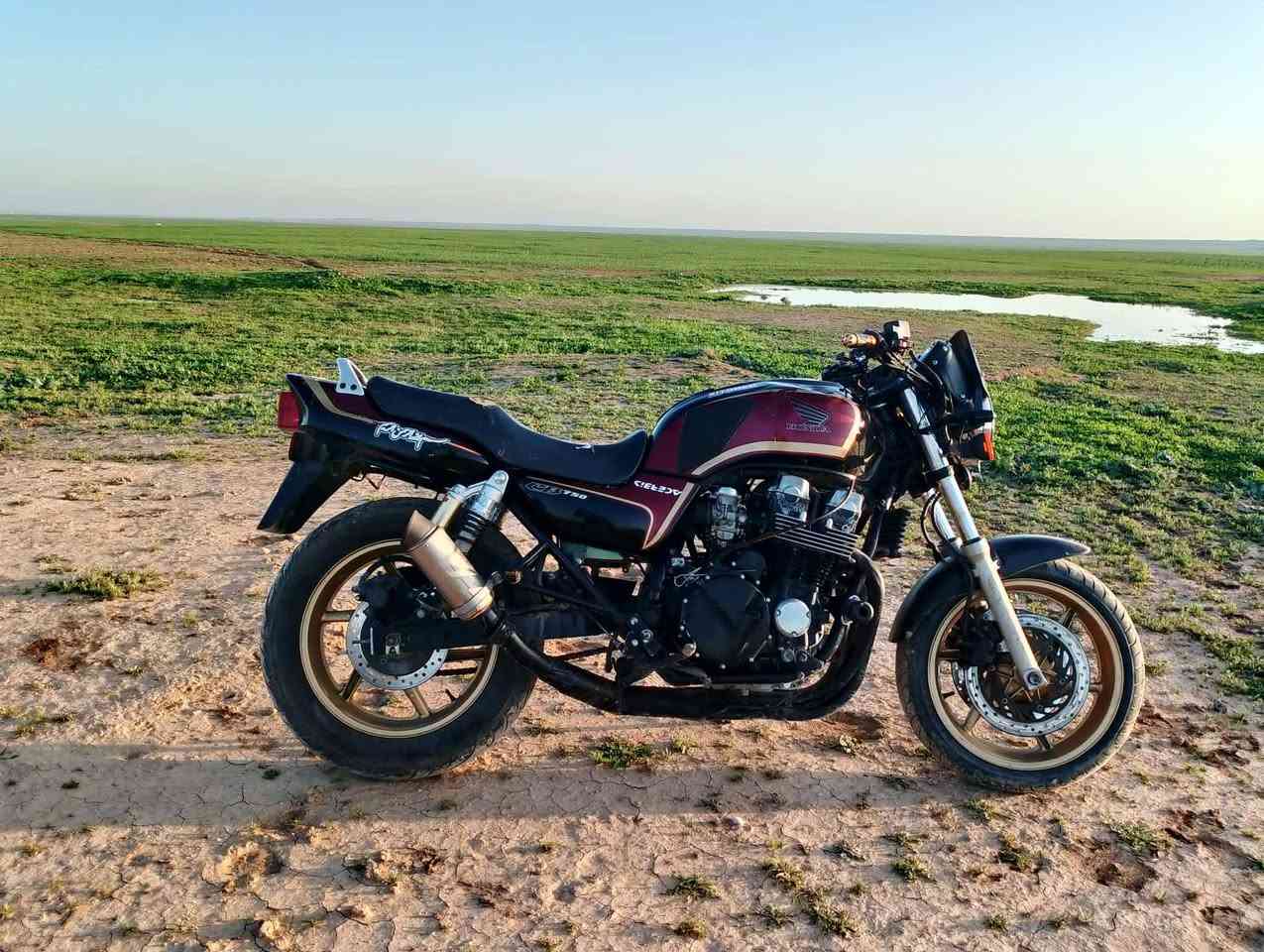 سلام عليكم بطح للبيع السعرمليون او 100 يرهم مراوس اب  سيفان


**إذا كنت صاحب هذا الإعلان وتريد حذفه لأي سبب، رجاءا أرسل رسالة إلى الدعم الفني**