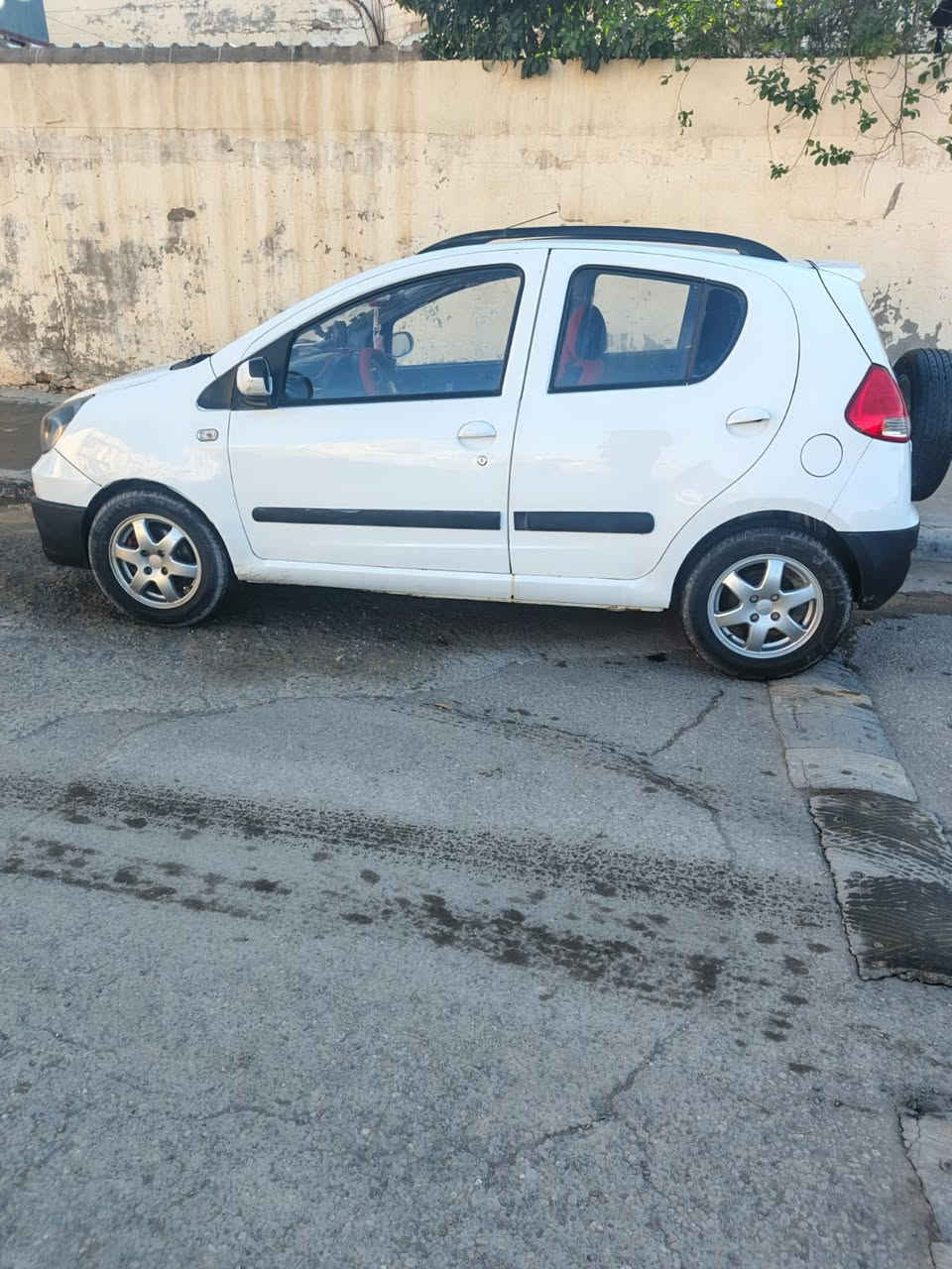 السلام عليكم
جيلي بانده ٢٠١٣
محرك بلادي كير ياباني صدر تخم تاير كله جديد
رقم جديد هزه جديده شرط التحويل والغرامات 

مكلف بالنشر خابر صاحب السياره لاطب خاص مكلففف 

***********
