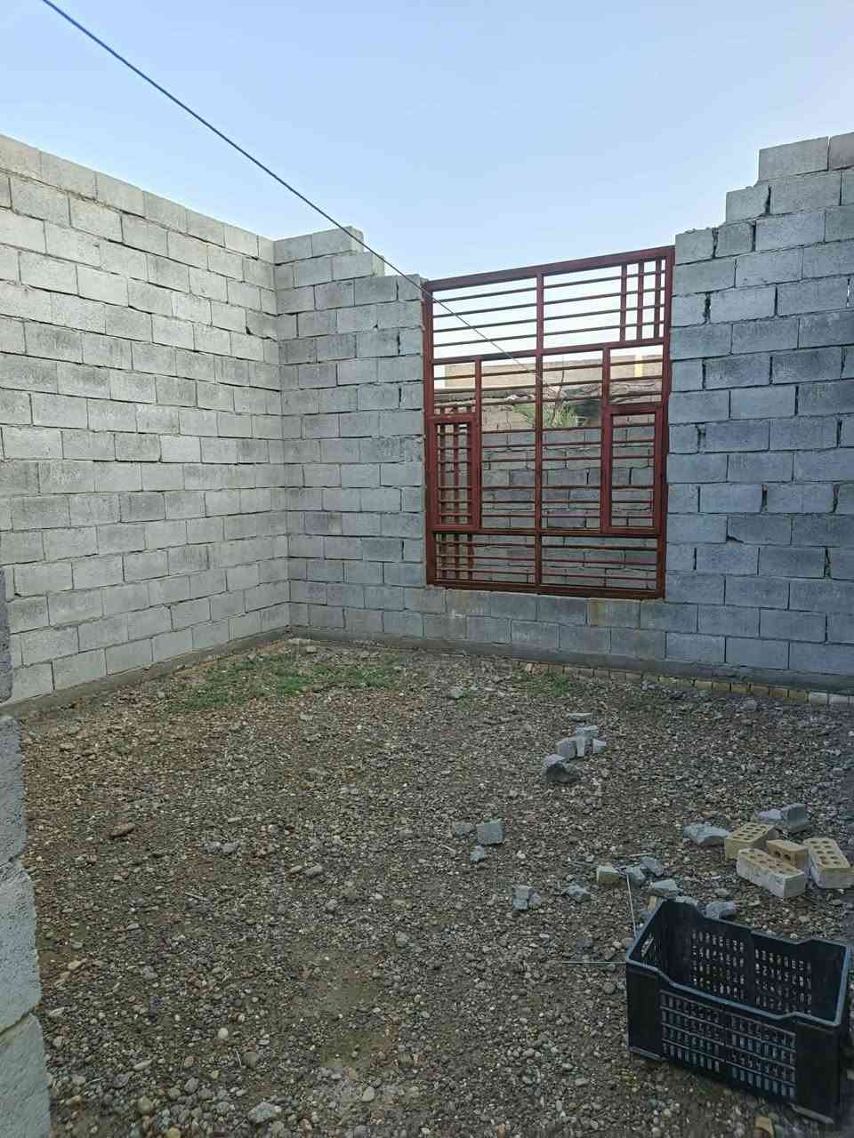 بيت هيكل مع قطعه المساحه الكليه ٨٢٠ متر طابو صرف السعر الموقع حي الوحده خلف جملة بيت كطوز السعر 1٧٥ الاتصال عالرقم***********
