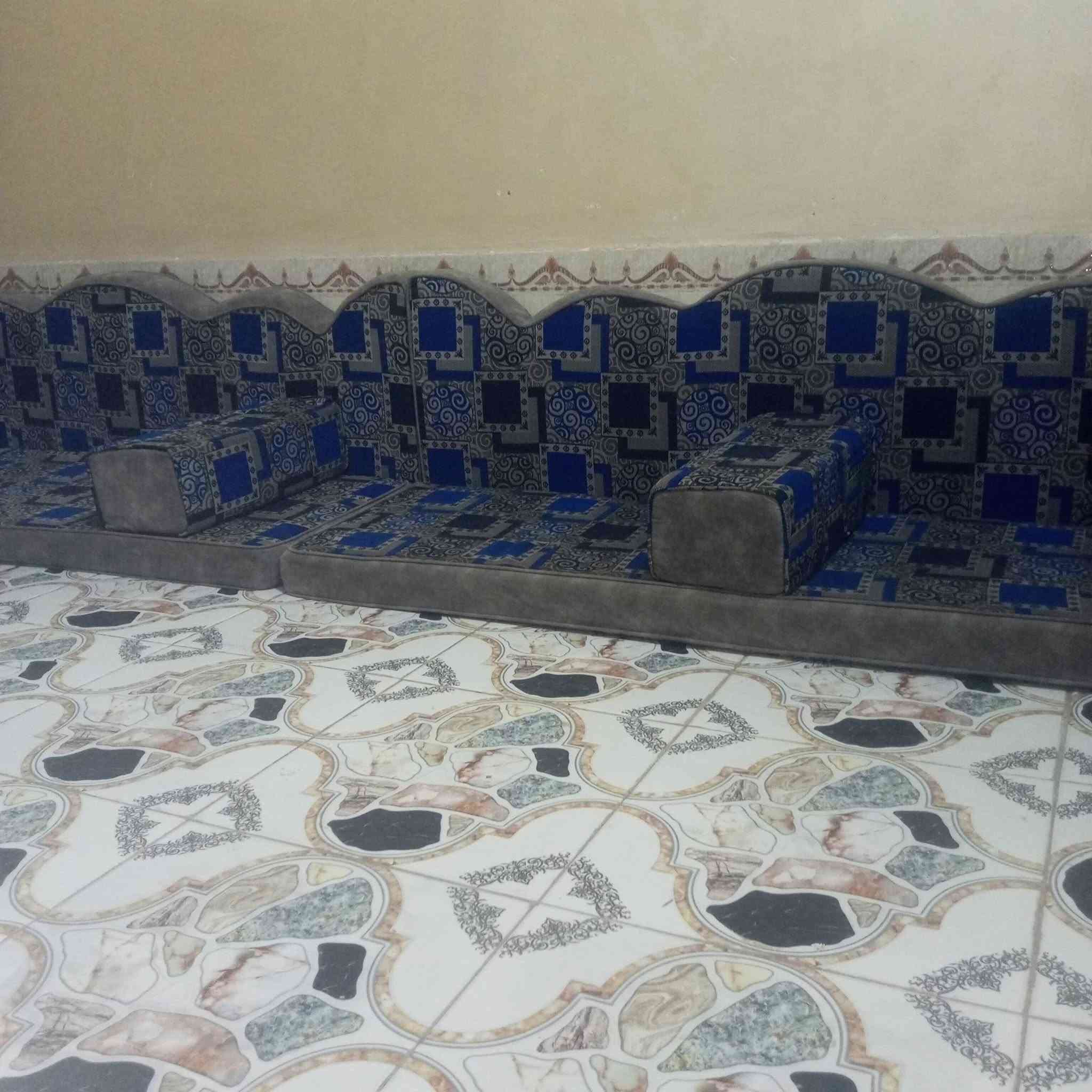 سلام عليكم للبيع ديوان  نظيف  سعرخاص او ***********
