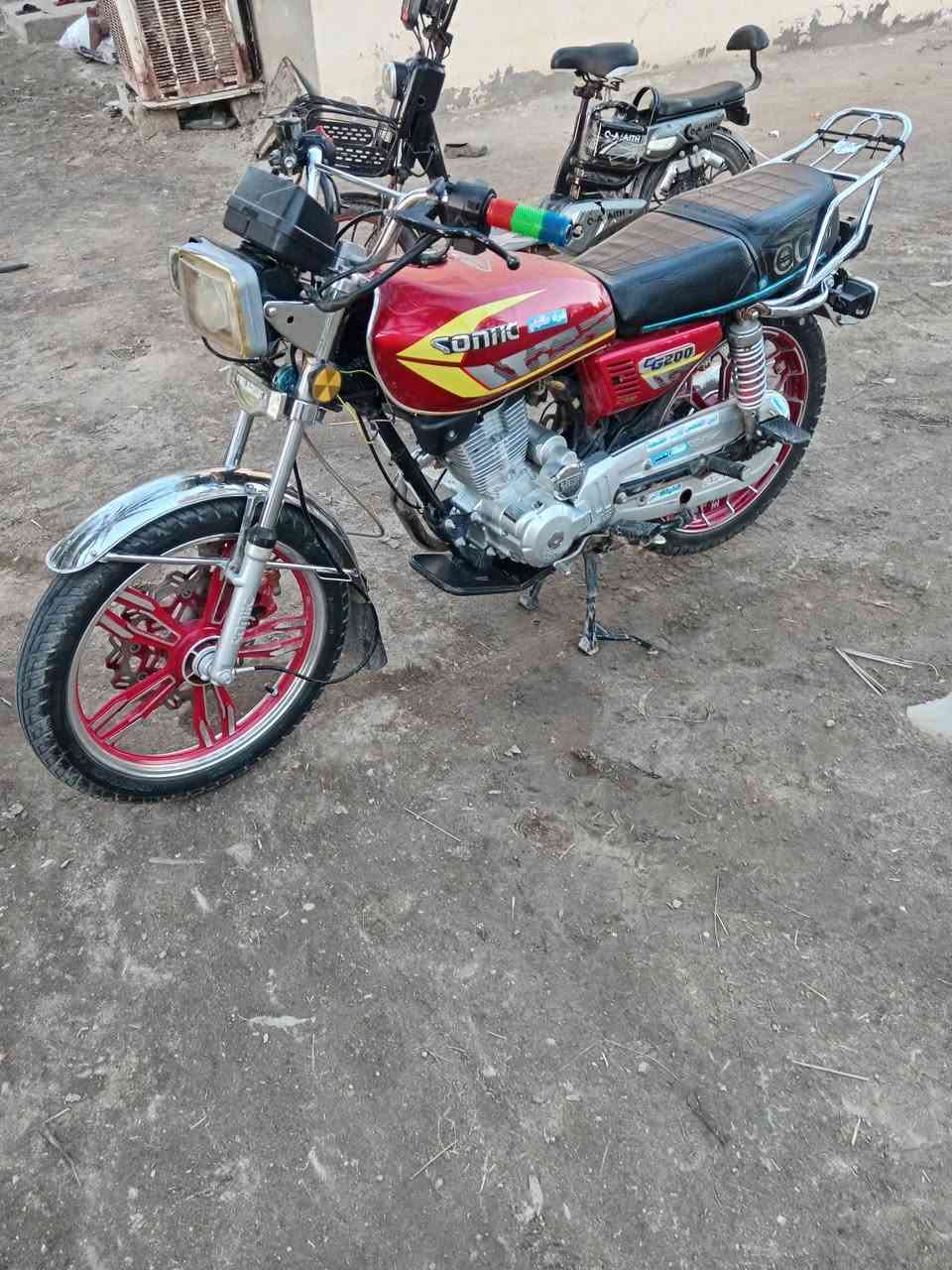 سلام عليكم دراجه سيفان موديل ٢٤ مكفوله مكينه ٢٠٠ خير من الله اوراق سكنر أوراقه ٣ من الوكيل دراجه نضيفه. عوزه. ويل امامي مختلفات السعر 650 وبيه مجال *********** مكاني بابل مشروع المسيب
