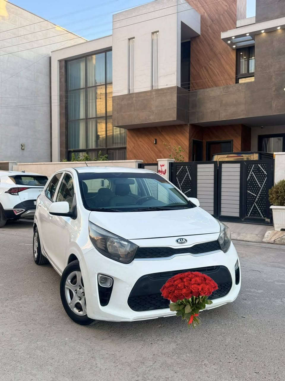 سلام عليكم 
***********
بيكانتو وارد خليجي رقم اربيل موديل 2018 بيه جاملغ وباب صبغ بدون دواخل ماشيه 29الف سياره جاهزه فول اوتوماتيك مكان سياره بغداد دوره 77سياره جاهزه للاخير
