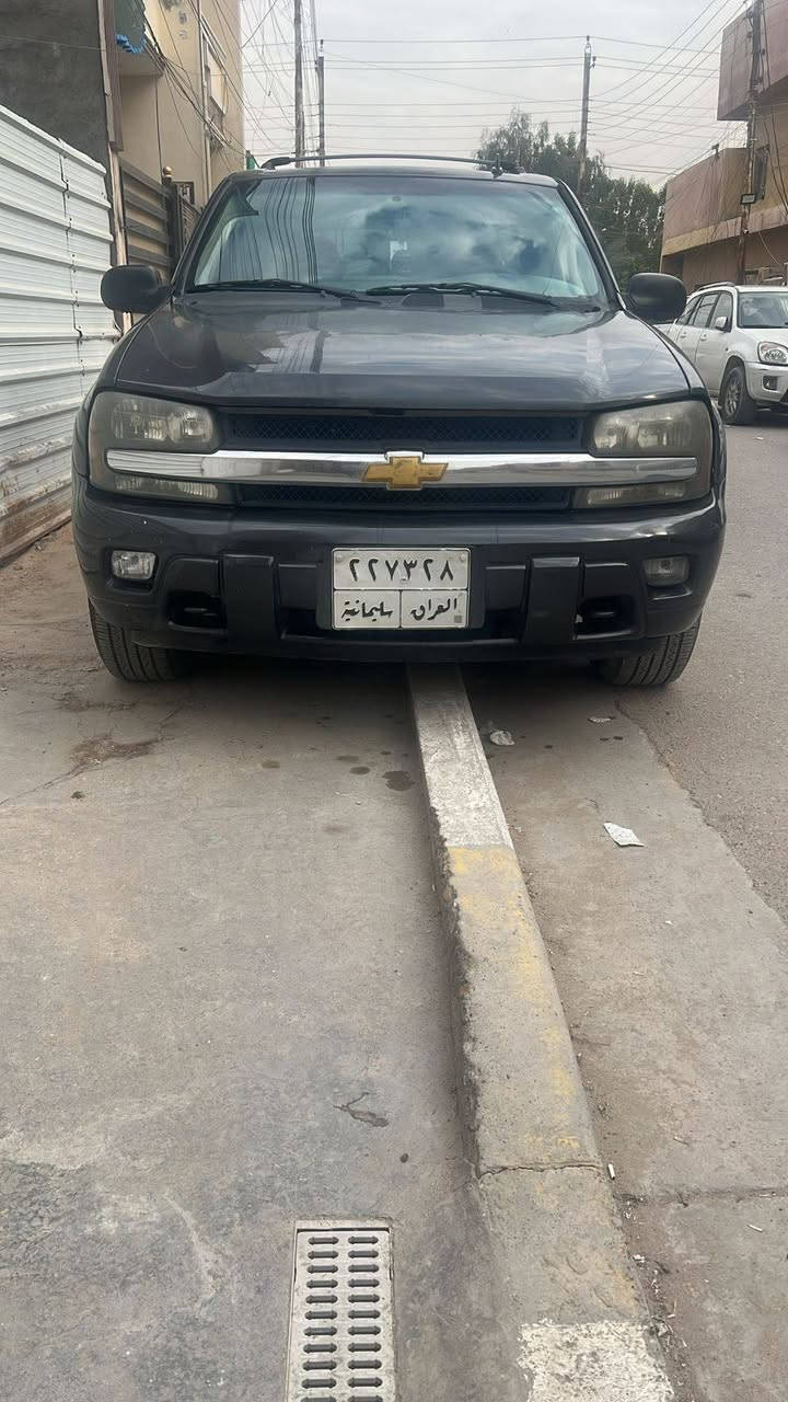 السلام عليكم بلايزر شمالي موديل ٢٠٠٧ لون نفطي بلادية سعرهة شدة وعشرين يعني ١٢ الف دولار هاتف *********** عنواني الغزالية
