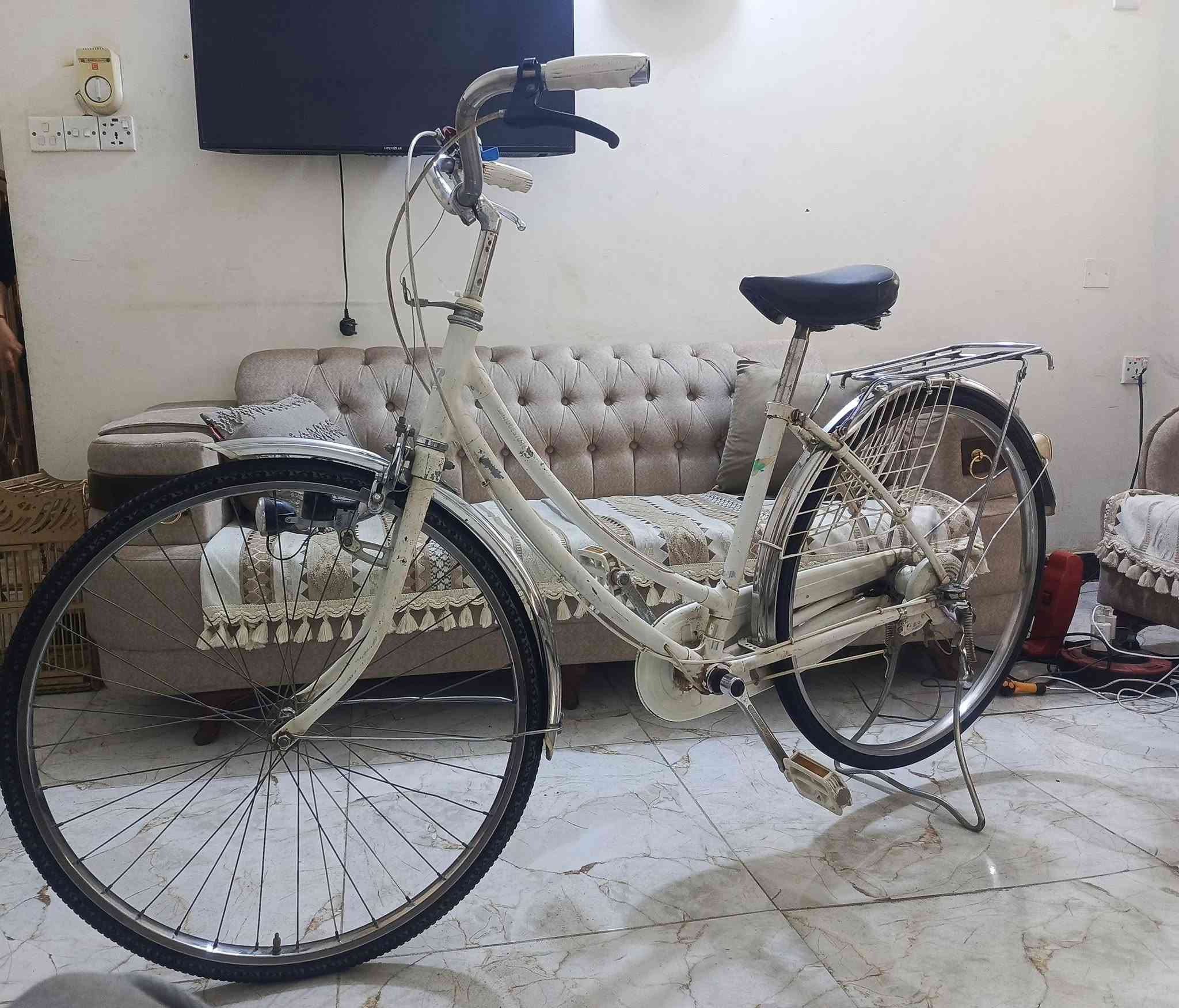 اسلام عليكم شباب عندي هذة البايسكل بناتي رايدة للبيع رايدة130الف وبي مجال  البايسكل من شركة بريدجستون Bridgestone  الشركة اليابنية... مكاني بغداد البياع الشهداء قرب جامع الكبيسي هذة رقمي الي يحب يشتري بي واتساب***********
