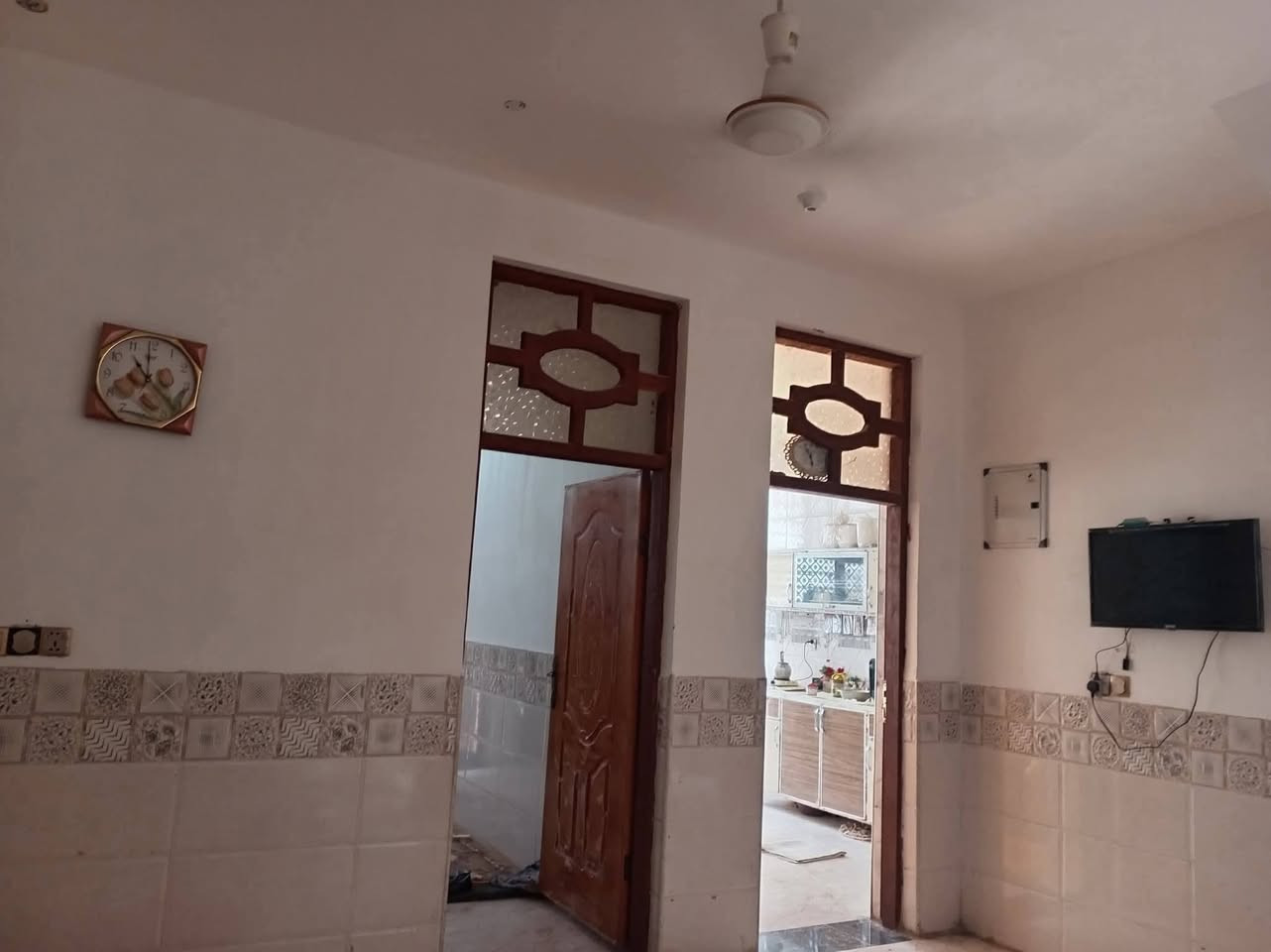 مشتمل للبيع حي الحكيم مساحته ١٢٠ متر غرفة نوم وهول استقبال مطبخ بشارع المركز الصحي منطقة الوائليه مدارس ابتدائية ومتوسطة مركز صحي طابو سند ٢٥ البيت مرقم.   تبليط وصب بالباب شارع
الاتصال واتساب ***********
