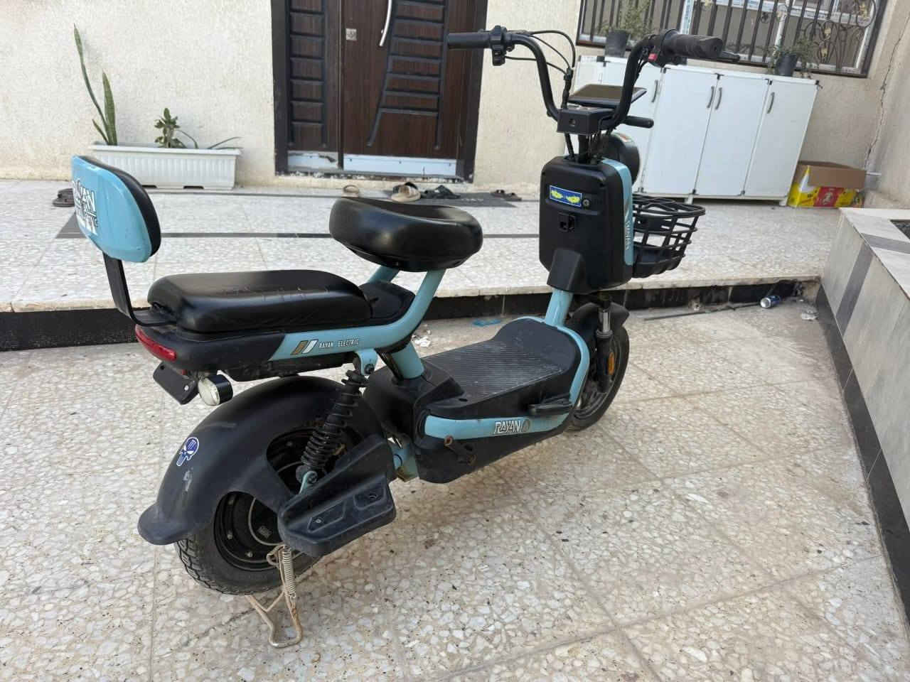 دراجة الريان الاصلية باب اول
 شحن للبيع استخدام سنة
 بطاريتها البلادية 
السعر ٢٧٥
كربلاء حي الحر 
واتساب ***********
