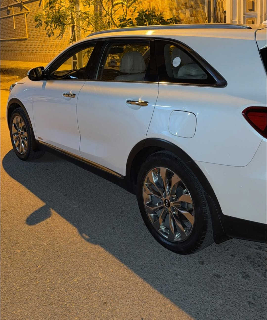 السلام عليكم للبيع سورنتو2019 خليجي فول مواصفات
مكفوله ماعدا بابين عكس السايق تبديل 
          رقم بغداد

               🌐🌐مواصفات السيارة 🌐🌐

1.بصمة
2.شاشة كبيرة
3.حساس امامي خلفي 
4.ويل كب حجم 19عدد5
6.اشاير بالمري
7.كروز سرعة
8.تحكم ستيرن 
10.لايت ثلاث عدسات
11.بك لايت لد
12.نضام ترحيب
13.محرك 3500دوش
‏15.Bluetooth
‏16.Usb
‏17.Gbs
18.شاحن لاسلكي
20.اريل نفشين
21.كشنات  جلد
22.مقاعد عدد 7
23.ثلاث قطع تبريد
‏24.Abs
25.يدات نيكل
26.درايف مود ثلاث وضعيات للقيادة
‏(Eco-Sport-Contort)
27.بصمة ابواب
28.كشن السائق والراكب كهرباء
31.لد نهاري
‏33.apple car play

السعر 235وبيها مجال
مكاني النجف الاشرف 

                         رقم الهاتف ***********
