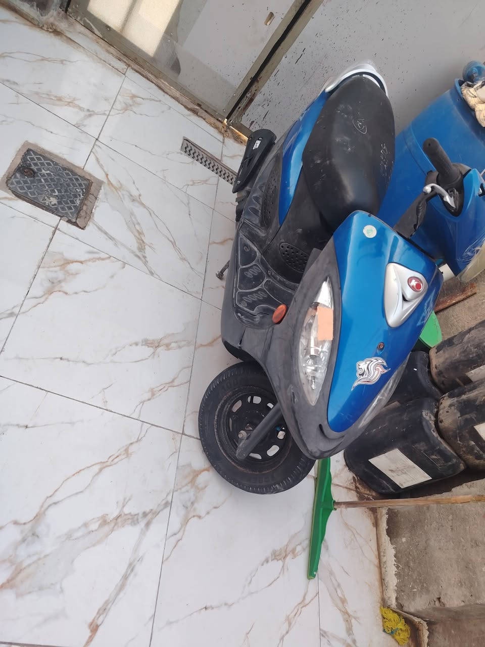 سلام عليكم  دراجه كامكو v2دراجه حلوه ونضيفه صارله شهر من طالعه من الوكيل سعره  دراجه ما عايزه برغي  *********** سعر  750 وبيه مجال
