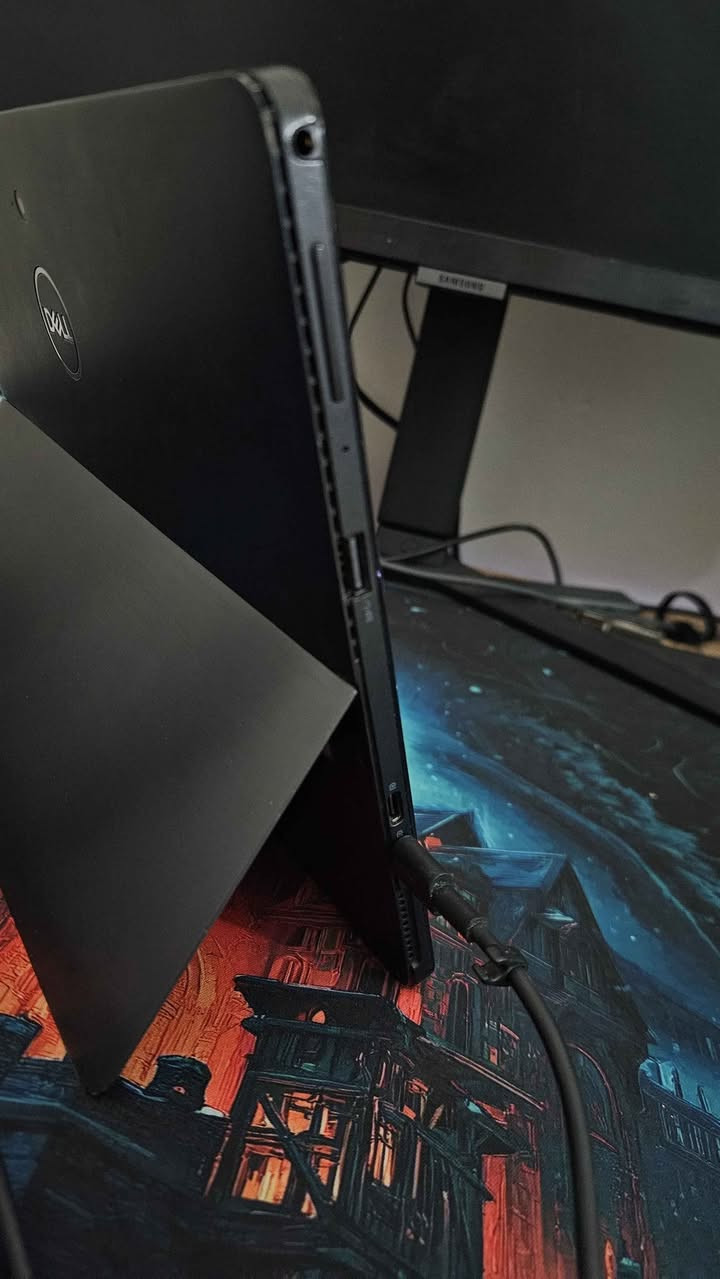 تابلت dell لمس 10 أصابع
I5 8250U
8gb ram
256 ssd m.2
كرت الشاشة مدمج
مع شاحن 65w type C اصلي 
مناسب للاستخدام اليومي والبرامج المكتبية
معجون حراري جديد
سبيكرات + كاميرا أمامية وخلفية
قابل للتدوير
وزن جداً خفيف جسم معدني بالكامل

يحتاج تبديل بطارية فقط⚠️ 
مكاني بغداد
التواصل على الرقم او الواتساب فقط
*********** 

السعر 220 الف بغداد, العراق
