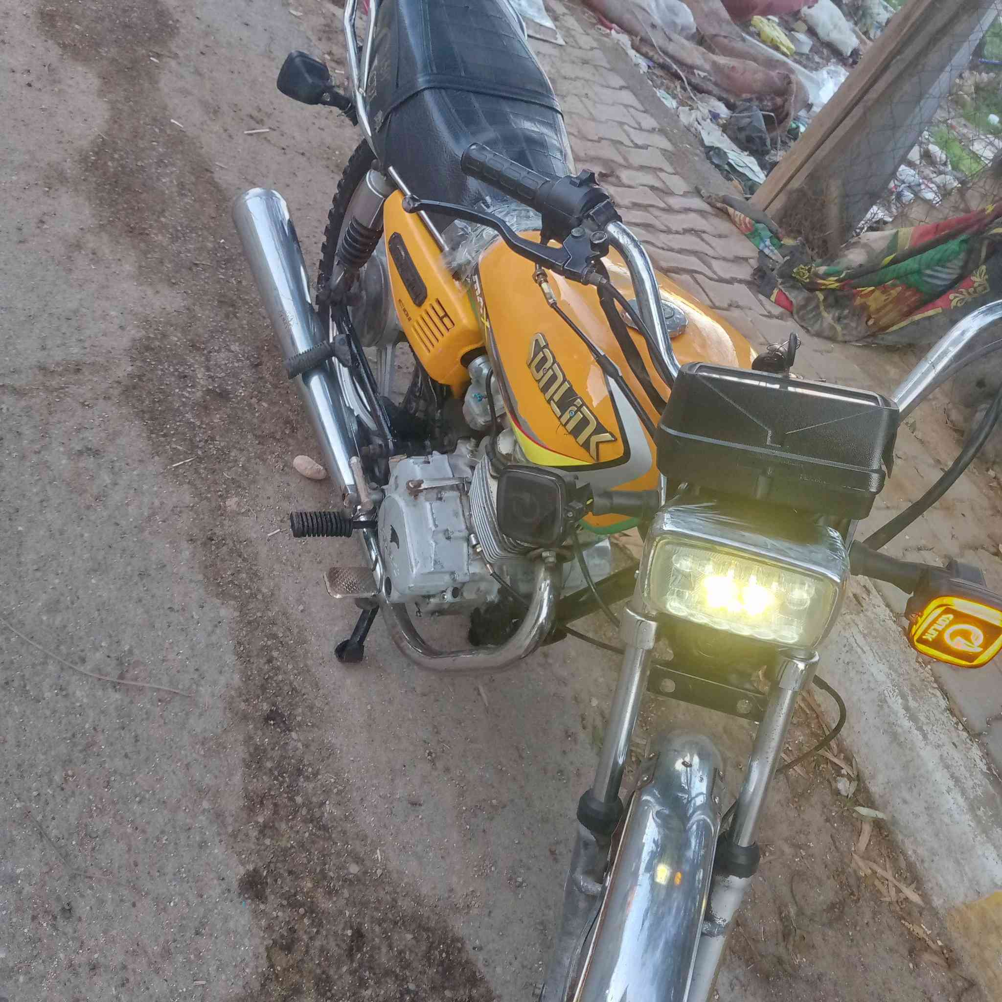 سيفان موديل 
مكينة نظيفة شلعه معدل 
كهربائيات كلها شغاله نكره سلف 
بغداد الحسينيه ***********
370 بيه مجال
