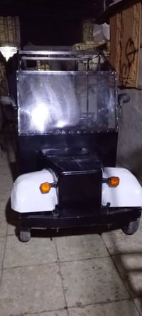 سياره انتيكا ديكور شغاله عاوزها بس دوشمه مال البطن تاير جديد كهربائيات...