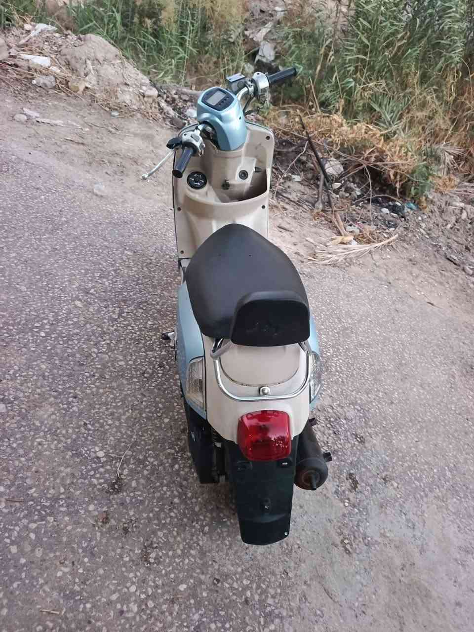 بوليس دراجه نضيفه ومكينه خرسه مابيها نقص  سعر ٥٠٠ وبيها مجال بصيط مكان كربلا فوك من حي العباس او مراوس حسب القناعه  ***********  /   ***********
