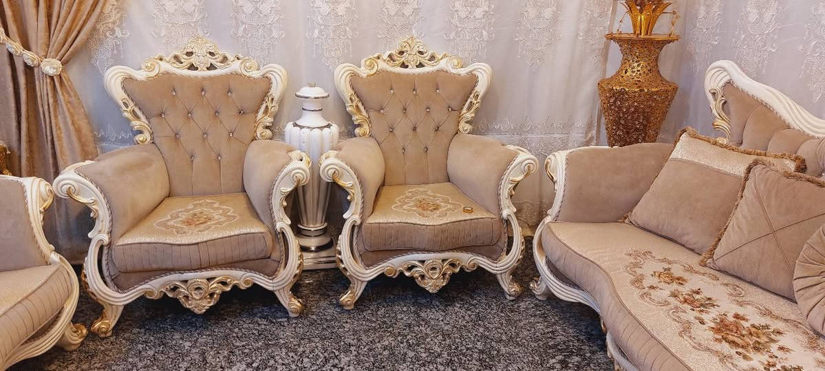 صاله كامله للبيع تخم عشر مقاع مع طبله وسط ميز طعام و٦ كراسي وفاترينا وكونسيل بغداد الشعب ***********
