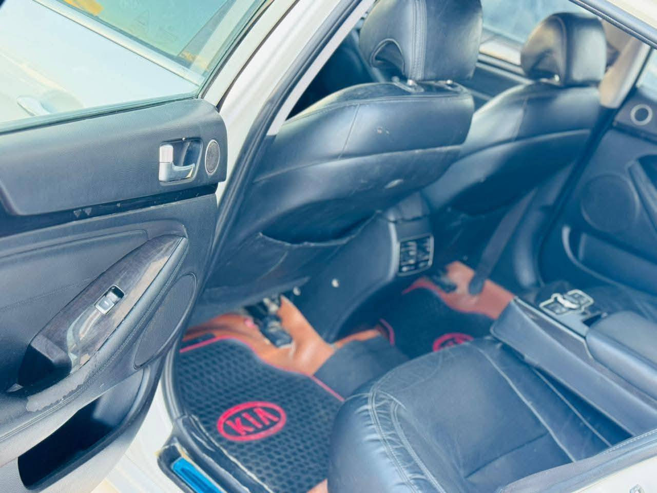 السلام عليكم للبيع مقفوله كفاله عامه بيها فقط باب السائق مسبوق مكاني بغداد سعر 45 بيها مجال اصولي تحويل ثاني يوم للاتصال+*********** 🔖
