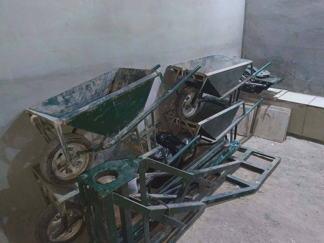 السلام عليكم ونج بانزين للبيع جديده الله شاهد مشتغل بيها بس 3 بيوت  
         بعدها جديده للبيع المكان كربلاء المقدسة رقم الهاتف ‏‪‏‪
     ‏‪***********‬‏ رقم الثاني ‏‪***********‬‏
