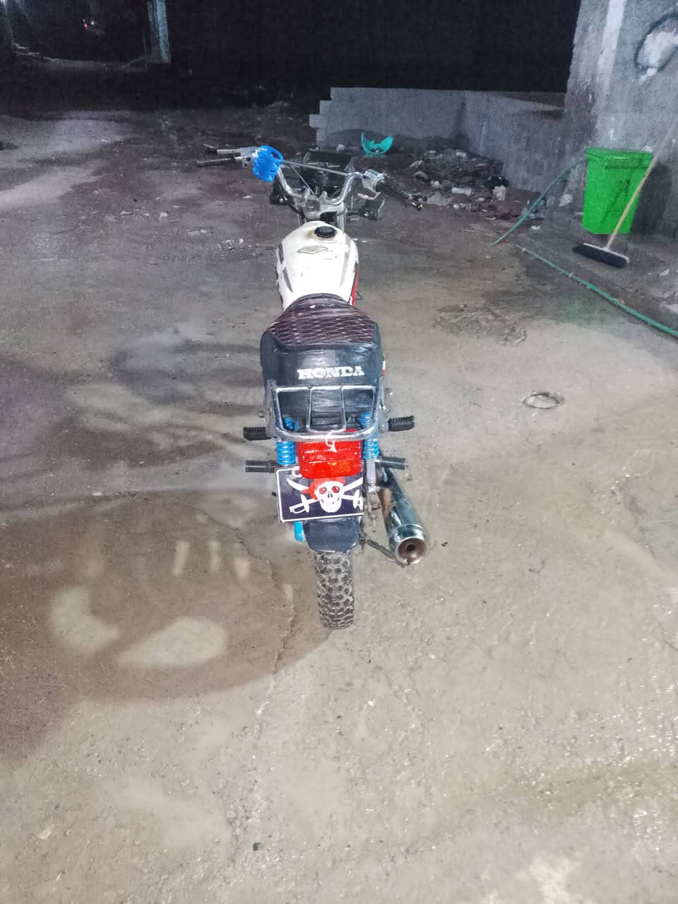 سلام عليكم ورحمه دراجه كير اوراق مابيه شغال هندر واحد كلوبات شغال شاير شغال مستعجل  على بيته نقص بس باتر سعر170وبيه مجال ديالى الخاص الرقم ***********واتساب
