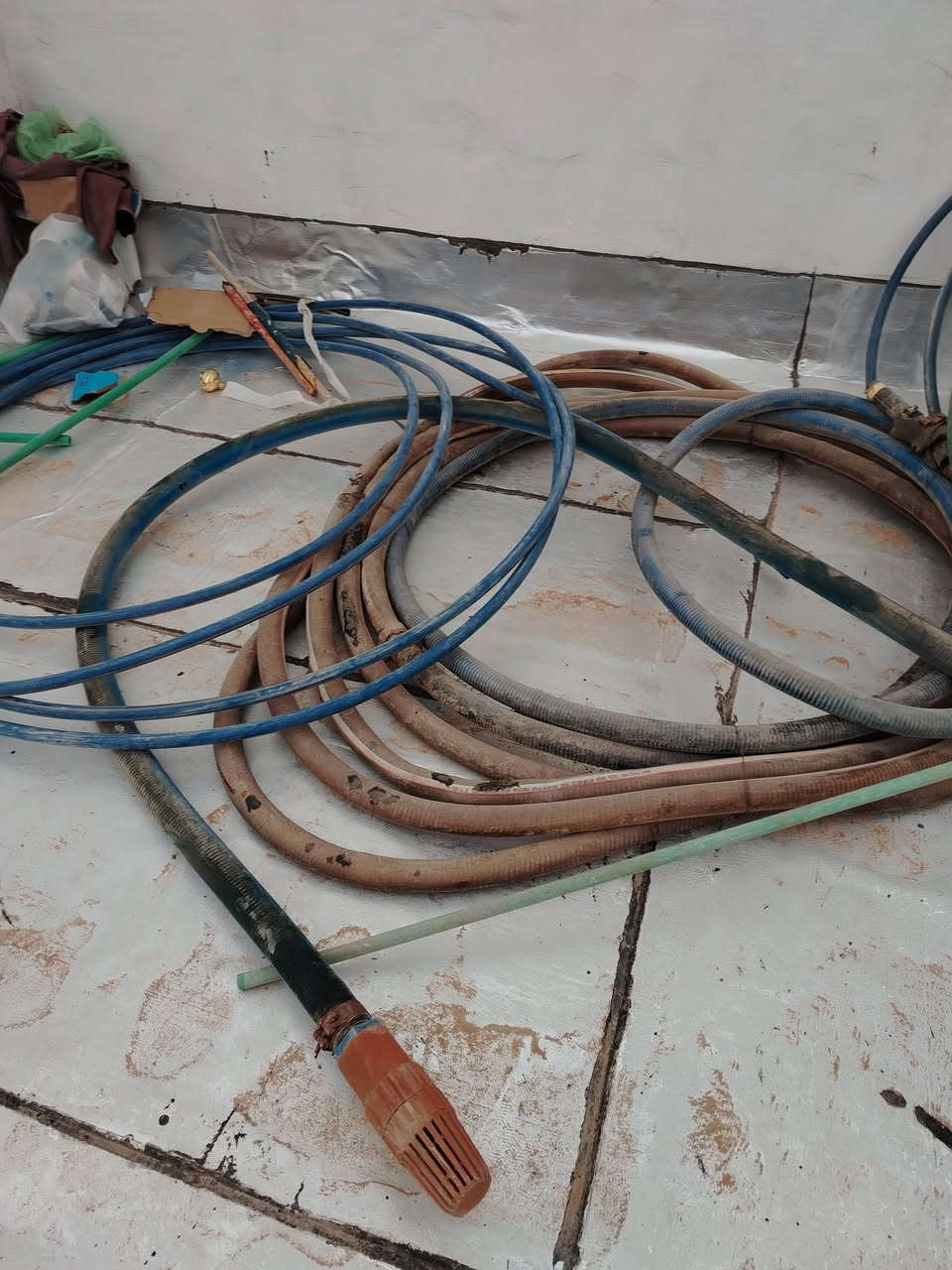 للبيع ماطور. مع صَوندات. الواحده ١٠٠م. الاتصال***********
