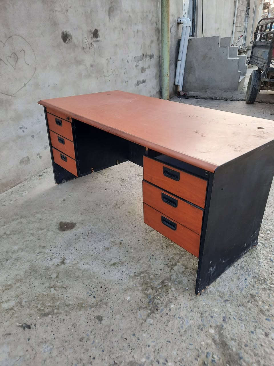 ميز مكتبي ق 160 ×60 مكاني كوكجلي 
***********
***********
