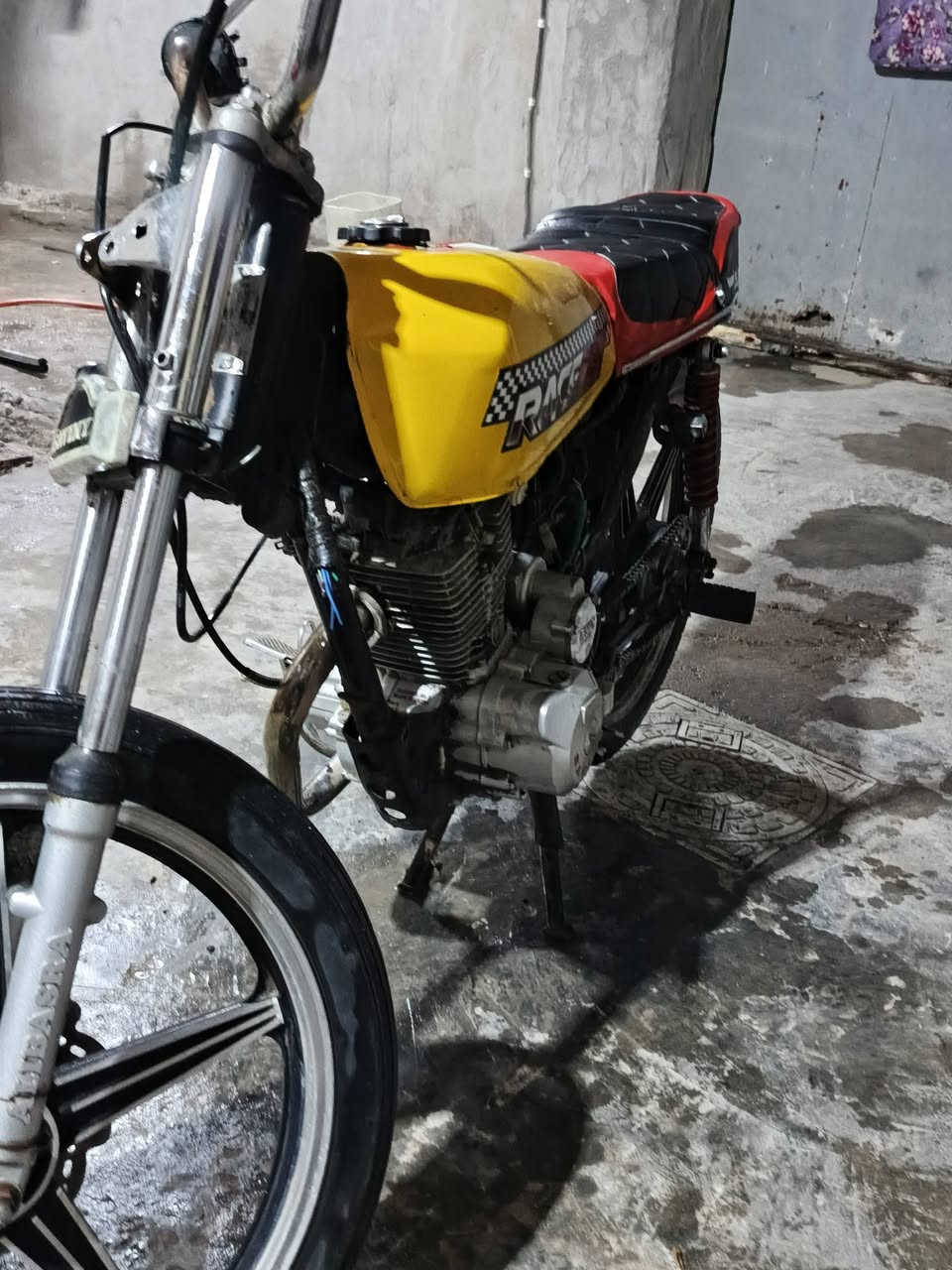 السلام عليكم دراجه سيفان ٥ كير السعر ٣٠٠ وبها مجال الدراجه تكطع ما ادري شبيه مكينه مكفوله رقمي وتساب ***********
