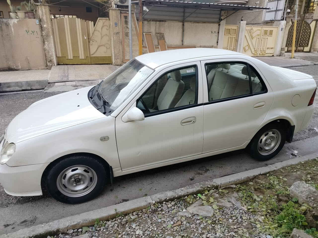 السلام عليكم جيلي سي كي موديل 2012 مكفوله من الضربه والصبغ كير ومحرك شرط تبريد ثلج ❄️️ تتفئه رقم جديد هسه جديده ماشيه 47 سيارة جديده تاير السبير شرط ما نازل  السعر 66 وبها مجال للتصال ***********كورك بيه وات ساب ___***********
