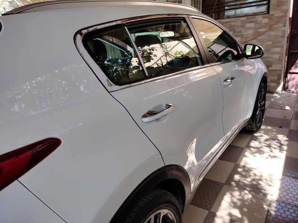 Kia Sportage 2019
كيا سبورتاج ٢٠١٩ شكل ٢٠٢٠

المنشا خليجي 

العداد 31,000km

الضرر لايوجد
الصبغ شبرين فقط 
سعه المحرك  اربعه سلندر

المواصفات 
فول مواصفات  1/1
بصمه 
بانورما
كشنات كهرباء ثنين
كشنات جلد حمصي
شاحن واير ليس 
شاشه نفكيشن كبيره اصليه وليس شد تجاري
كامره خلفيه دواره اصليه 
جنطه كهرباء 
جنطه حساس ذكي عد الوقف خلفها تفتح تلقائياً
مري كهرباء 
تحكمات ستيرن كامله 
تبريد بيانو
حساسات اماميه خلفيه ضهور السياره في الشاشه 
هاند بريك دكمه 
نضام النزول من المنحدرات
اناره داخليه led مع لد نهاري خارجي 
قطعتين تبريد 
اشاير بل مري 
وباقي المواصفات المعروفه في السبورتاج 

السعر : 180ورقه 
 
للاستفسار فقط عل هذ رقم لا على الفيس ***********
