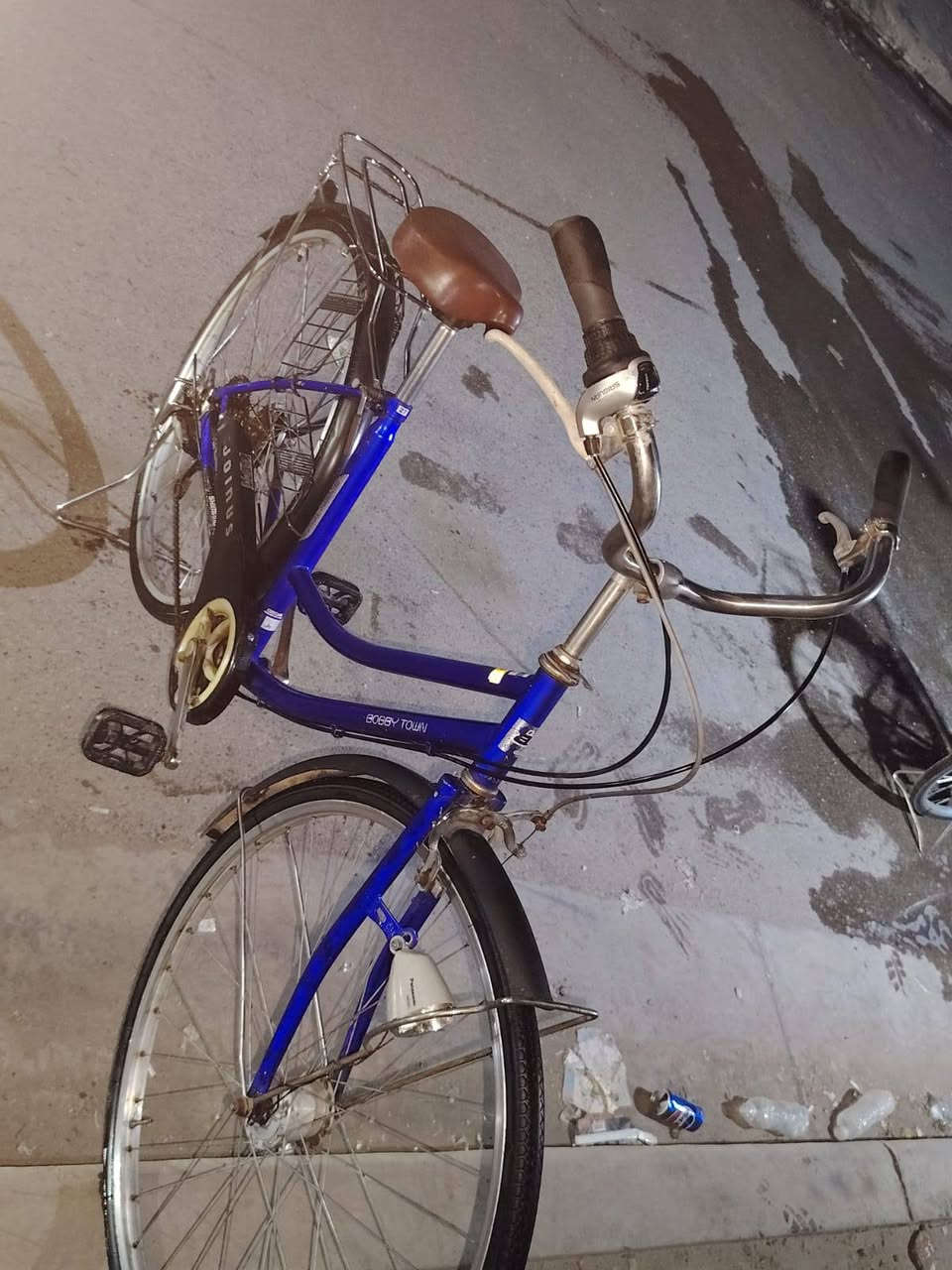 سلام عليكم بايسكل بناتي للبيع حجم 27 كير وحساس نضيف كامل مكمل تأيرات نضيفه بايسكل مال حاويه السعر 95 وبي مجال للطيبين مكاني بغداد شهداء البياع الاتصال *********** متواجد واتساب ومازنجر
