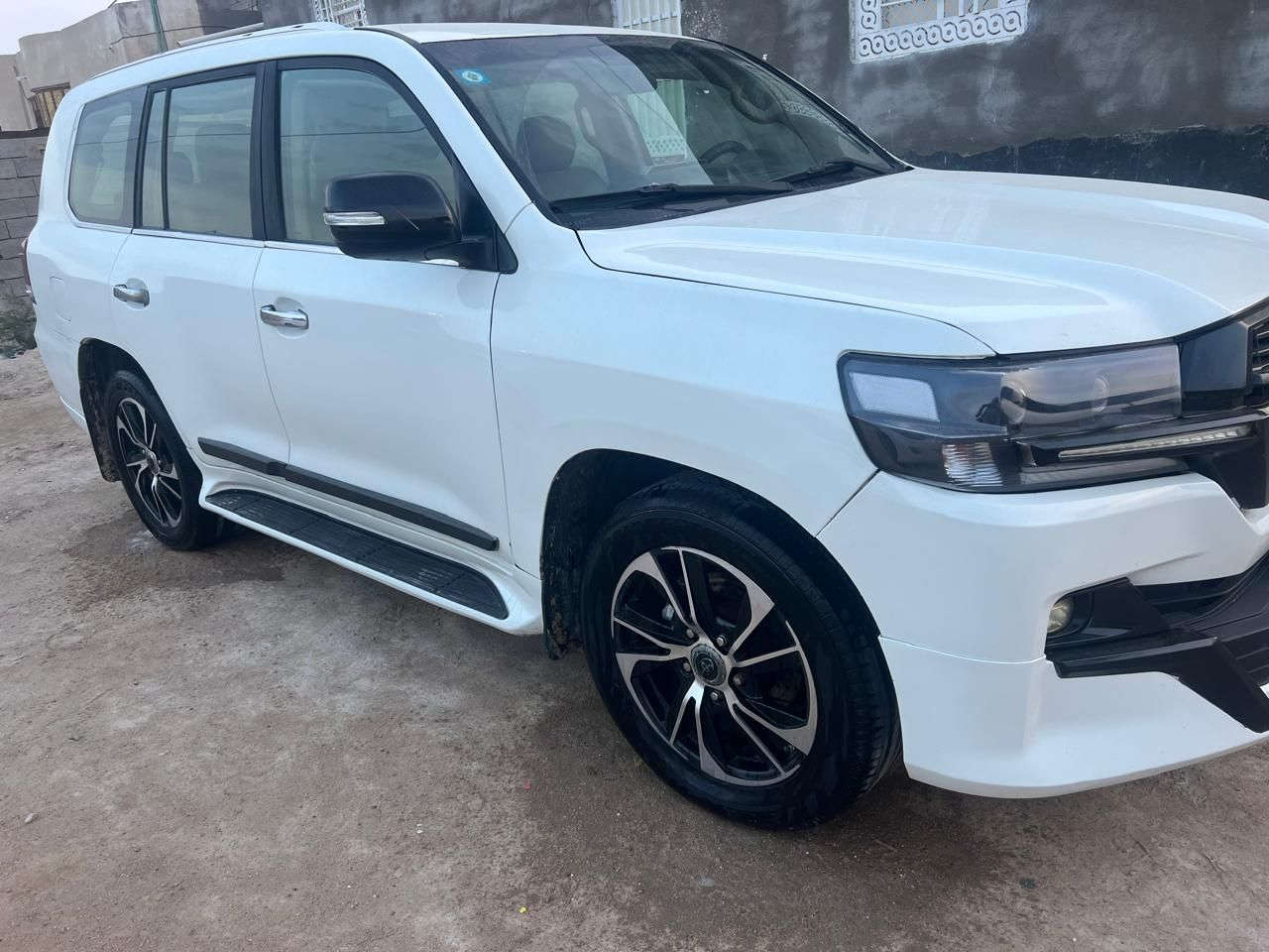 لاندكروز ستينيه 2011جاهزه من كلشي سنويه 2031رقم جديد كاز مكينه كير كفاله السعر 210رقمي ***********
