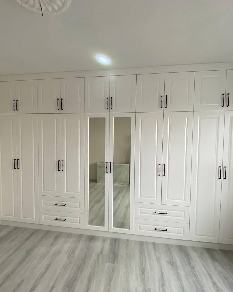 يقدم  معمل خيرات النيل والفرات للأثاث تصاميم أثاث راقية تجمع بين الفخامة والمتانة، حيث نحرص على تقديم نماذج مميزة مصنوعة بعناية فائقة لتدوم لسنوات طويلة.
بايدي كادر مصري كامل
يتم تصنيع القطع باستخدام أجود أنواع الأخشاب الطبيعية، مثل الزان الروماني المجفف والسنديان الأمريكي، مع الاهتمام بأدق التفاصيل لضمان أعلى مستويات الجودة والإتقان.
نوفّر لكم أيضًا:
تنفيذ المقاسات حسب الطلب .
كادر مختص لاخذ القياسات فى جميع المحافظات 
حرية اختيار الألوان والأقمشة بما يناسب ذوقكم.
أقمشة فاخرة تشمل القديفة
 الراقية والأقمشة المقاومة للماء.
📞 حج سعد/***********
ابوحبيبه المصري/***********
المعرض /القاسم الشارع العام مقابيل الحولي 
المعمل/القاسم اخر فرع بالحي الصناعي
