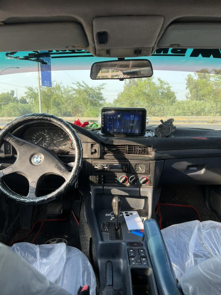 بي إم 525 
سنويه ابسمي 
29/11/22
صبغ عام جماليه 
حادث مابيها 
فتحه سقف 
كير اوتو 
تبريد تدفئه شغال 
كير او محرك شرط 
كاربون 
سنتر لوك 
***********
السعر (58)
