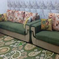 تخم 10 مقاعد كامل مع الكوشات والزوليه هم وياه مثل ما موضح بالصوره ونضا...