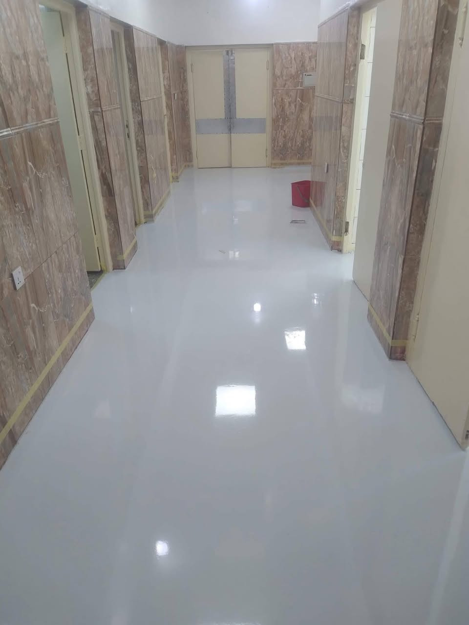 السلام عليكم نعلن تجهيز كافة الارضيات الايبوكسي بكوادر مختصه 
***********
