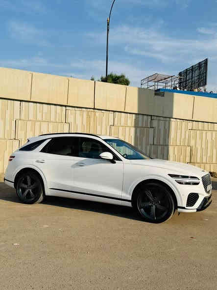 Genesis GV70 
23
2.5 T
ماشية 12 الف km
شاشة عدادات digital 3D
كامرات بالعدادات عند الاشارة يمينا ويسار
بانوراما
كشنات كهرباء امامية تبريد تدفئة 
كشن سائق مساج /ميموري
كشنات سايق وصدر وضع الركوب المريح
الوان محيطية
كشنات جلد مخمل لون ازرق غامق
بصمة اصبع خزن 
                                                               Awd
شحن وايرلس
جنطة كهرباء
بردات خلفية
ارضيات اصلية
غطاء بردة الصندوق موجوده
- [x] 4 كامرات محيطية.   
‎              رادارات امامي خلفي جانبي شغالات
ويل 21 + تايرات مشلان البلادية 
رقم بغداد جديد
حادث جانبي تبديل جاملغ بلاد ومصبوغ تعديل حافة باب السائق مع صبغ ربع الباب تقريبا .. صور الحادث مع الاعلان
تقرير carfix موجود
VIN: KMUMADTB4PU130723
السعر : 340 ورقة
للتواصل ***********
