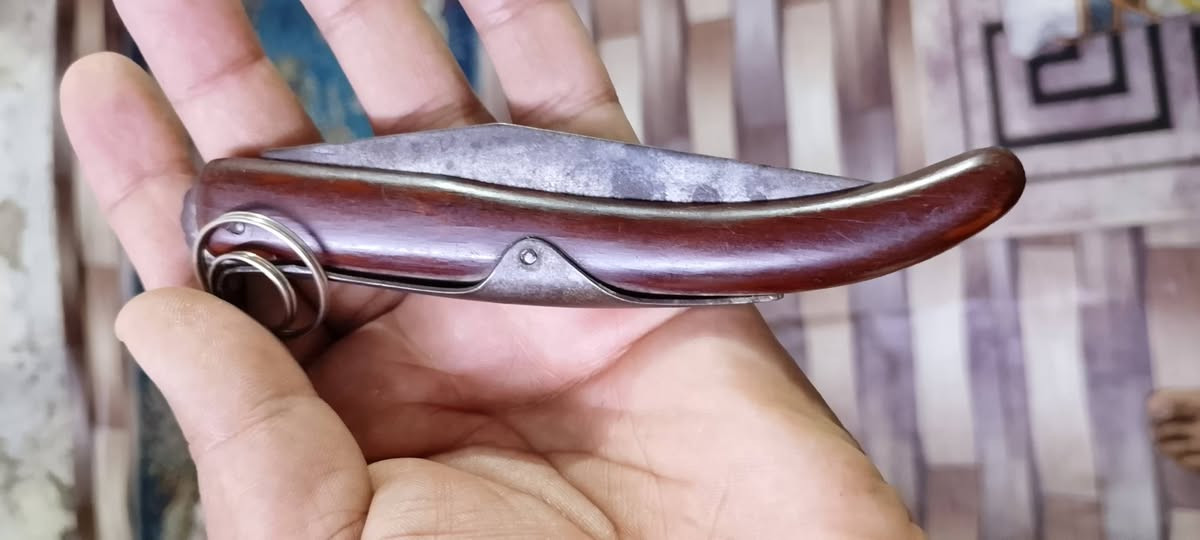 سلام عليكم متاح ام الياي الماني الصنع قديمه جدا 100 الف قفل ***********
