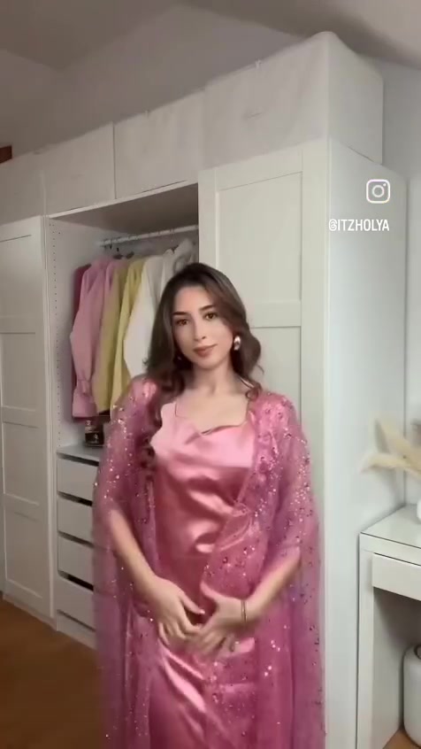 الواااانه تجنن 🦋😍
قماش الزي الكردي… فخامة من أول نظرة ✨تول مطرّز بنقوش هندسية أنيقة مع بطانة ساتان لامعة بلون برونزي مميز، يعطيك إطلالة راقية #اكسبلورر


**إذا كنت صاحب هذا الإعلان وتريد حذفه لأي سبب، رجاءا أرسل رسالة إلى الدعم الفني**