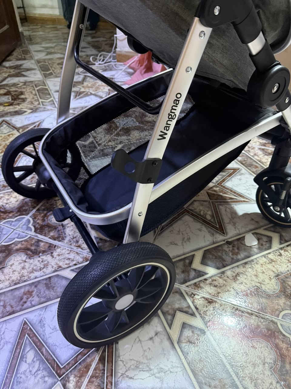 عربة اطفال جديدة لوك غير مستخدمة فقط بدون كارتون الحجم الجبير قطعه اصلية وثقيلة درجة اولى افتحولنا مزاد بيها ❤️


**إذا كنت صاحب هذا الإعلان وتريد حذفه لأي سبب، رجاءا أرسل رسالة إلى الدعم الفني**