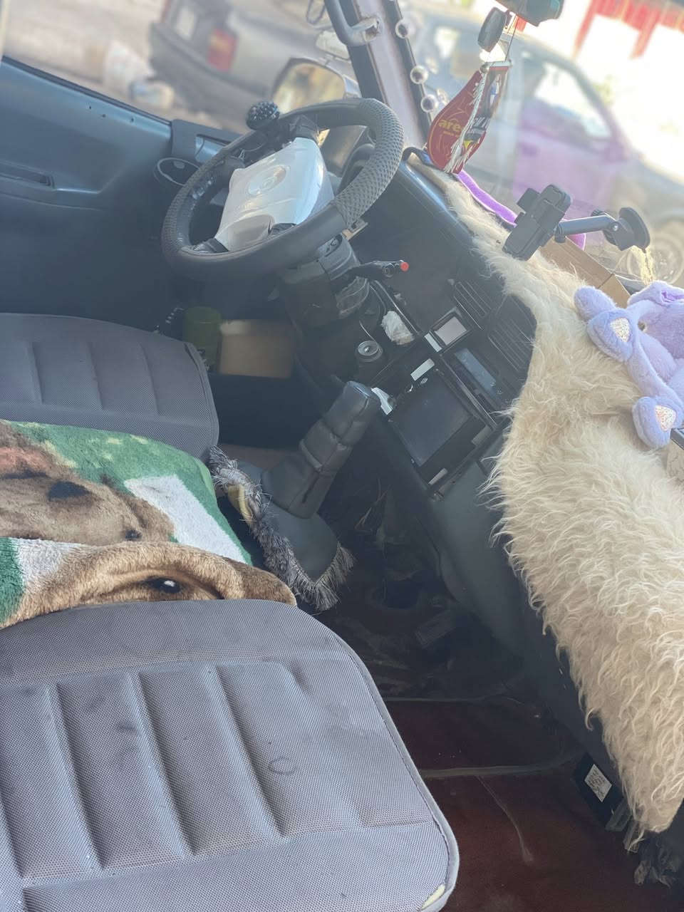 السلام عليكم فتون 2010للبيع او مراوس سياره نضيفه رقم احمر صدامي بيها صرف فقط ابيع كوم حديد للاستفسار اتصل ***********
